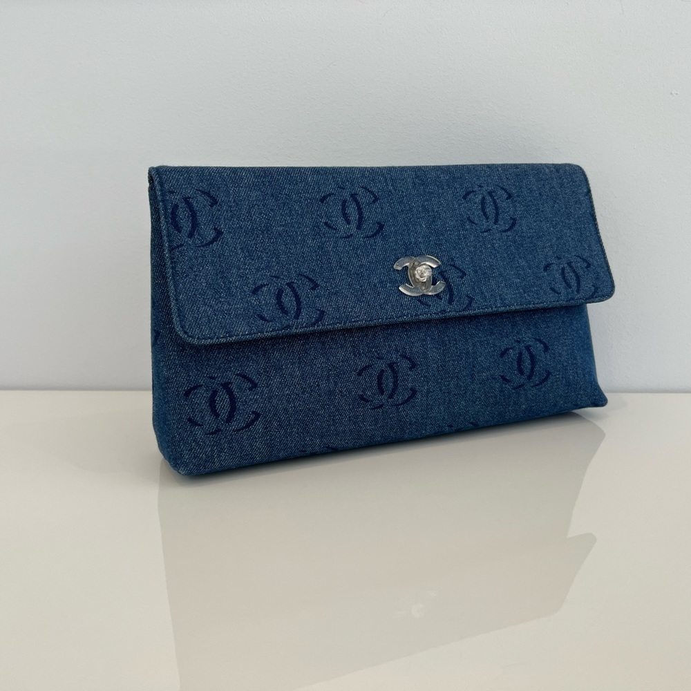CHANEL VINTAGE CC DENIM FLAP CLUTCH